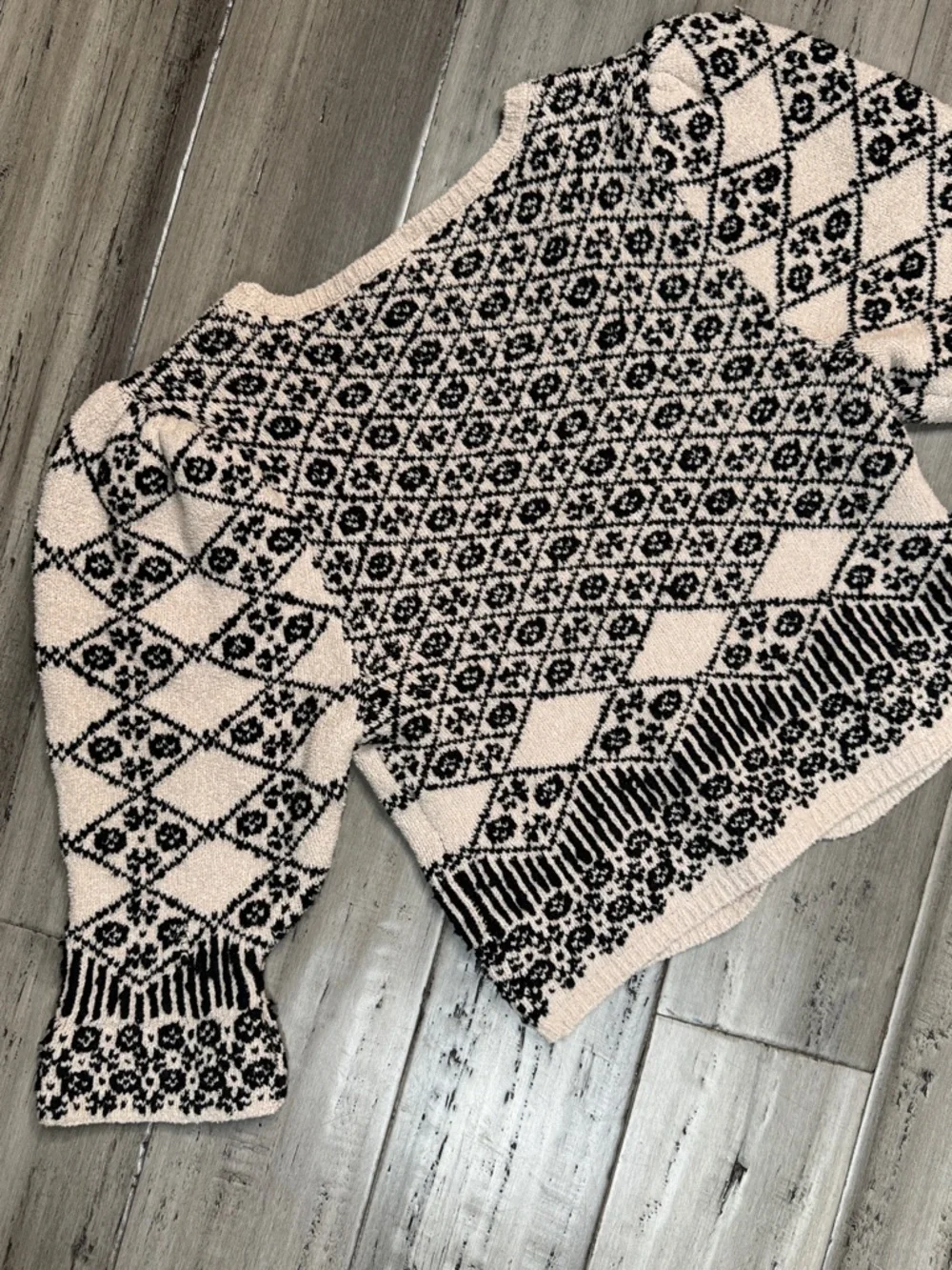 FREE PEOPLE GEO FLORAL KNIT CARDIGAN BLACK CREAM CROPPED BOHO **NWT** - Picture 6 of 15